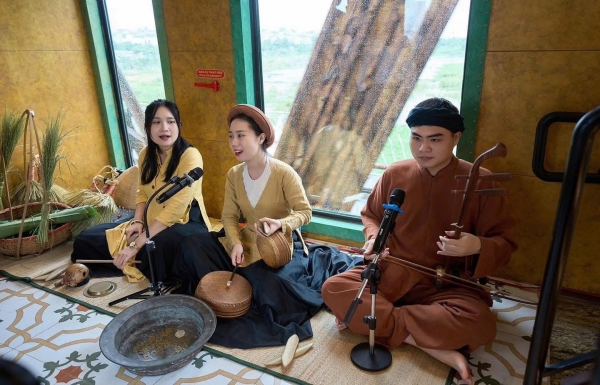 Hành trình văn hoá trên tàu 5 Cửa Ô