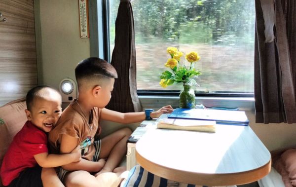 Vé tàu Hà Nội Nam Ninh trẻ em quy định: Trẻ dưới 4 tuổi được miễn phí vé, trẻ từ 4 đến dưới 12 tuổi tính bằng 50% giá vé người lớn.