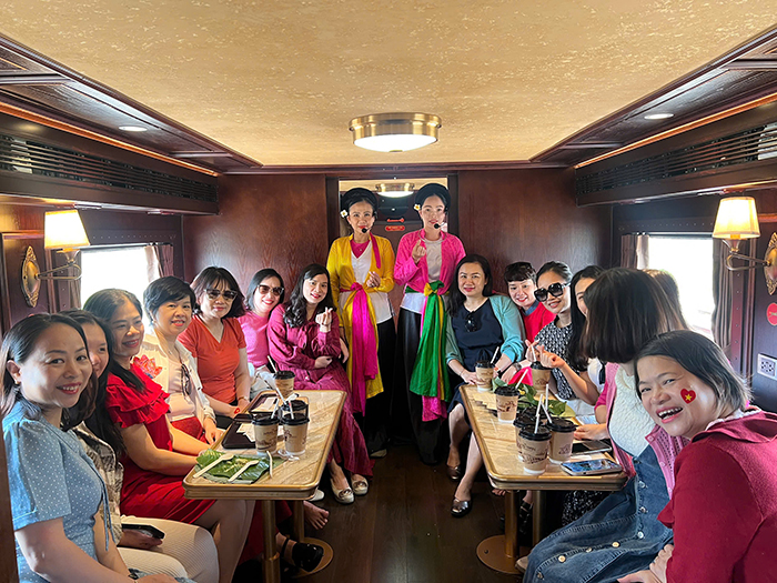 Hành trình đầy cảm xúc trên tàu 5 cửa ô